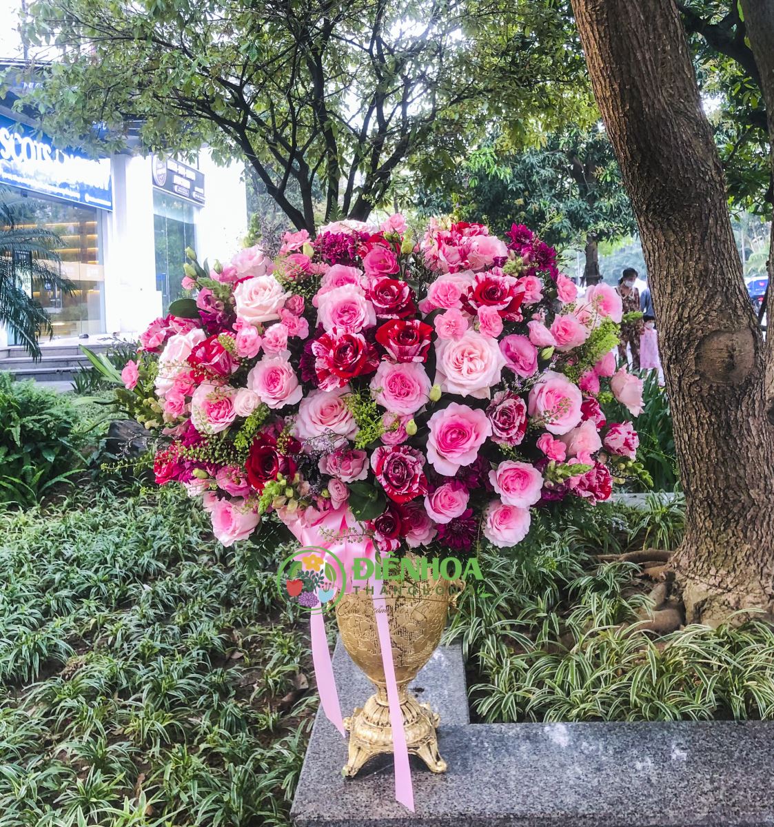 Bình hoa tặng vợ