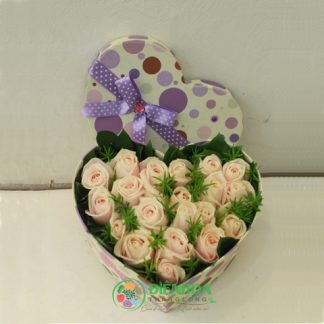 Hộp trái tim hoa hồng phấn