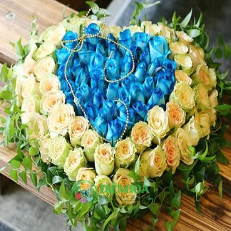 Giỏ trái tim hoa hồng xanh