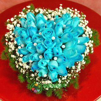 Giỏ hoa hồng xanh và baby trắng