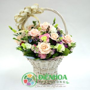 Giỏ hoa tình yêu dễ thương