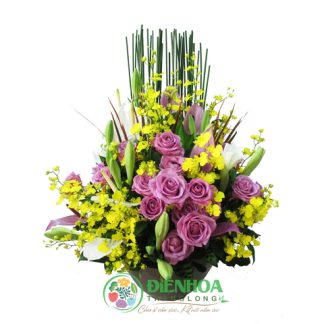 Bình hoa tươi văn phòng may mắn