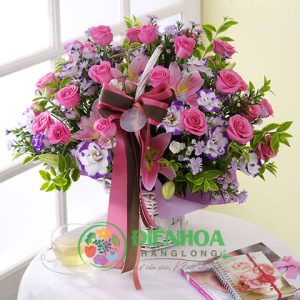Giỏ hoa hồng phấn dễ thương