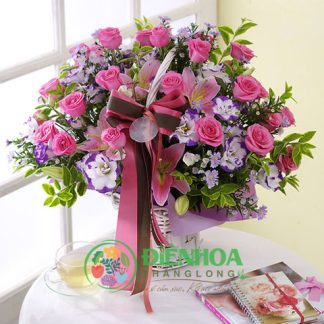 Giỏ hoa hồng phấn dễ thương