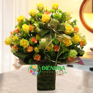 Giỏ hoa hồng vàng sang trọng