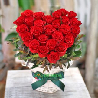 Giỏ trái tim hoa hồng đỏ