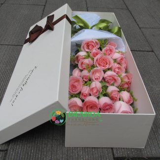 Hộp hoa hồng phấn tặng bạn gái