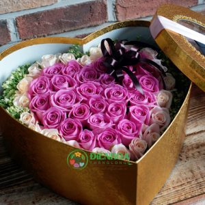 Hộp trái tim hoa hồng tím